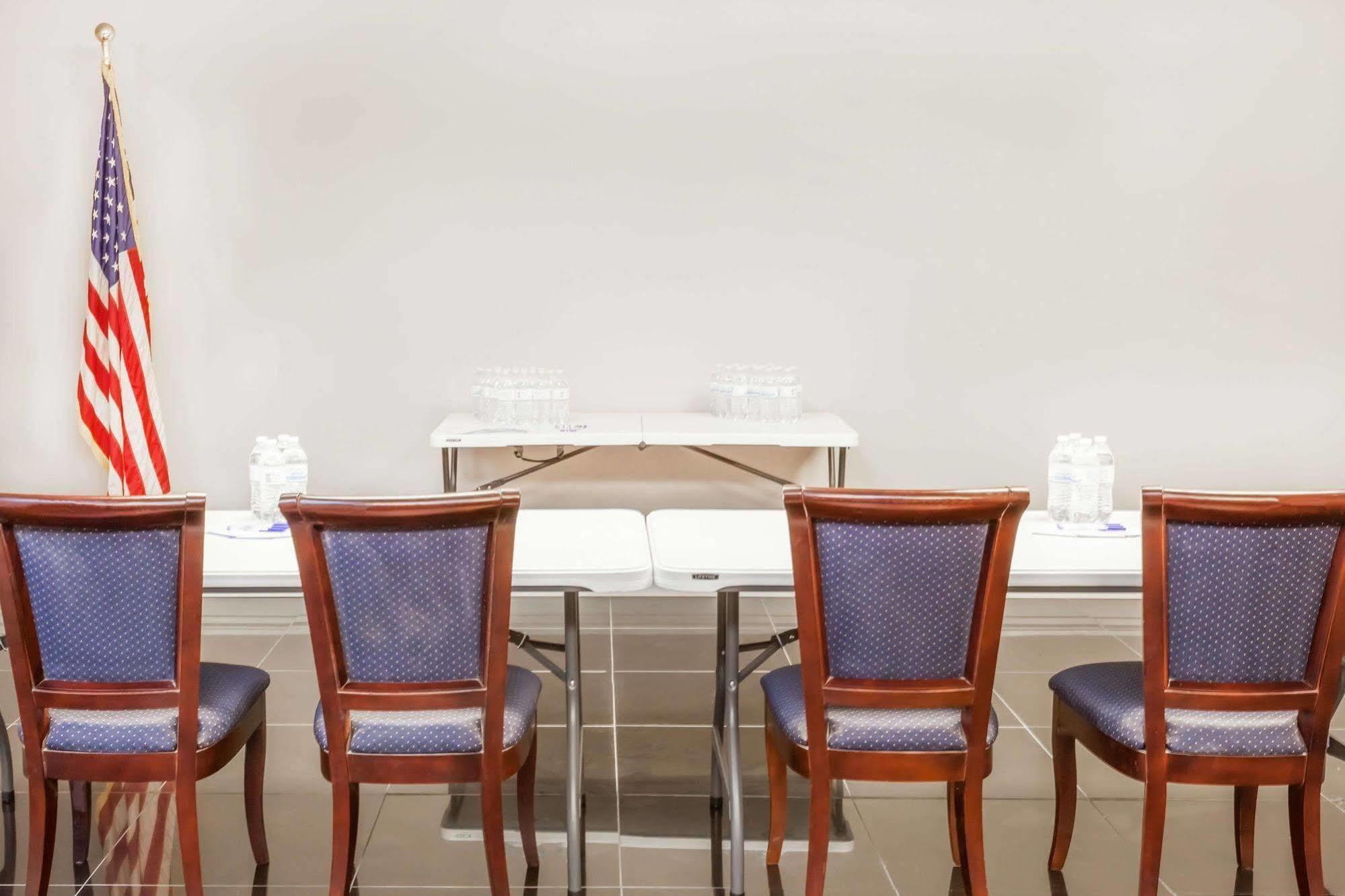 Baymont By Wyndham Delavan Near Lake Geneva Екстериор снимка